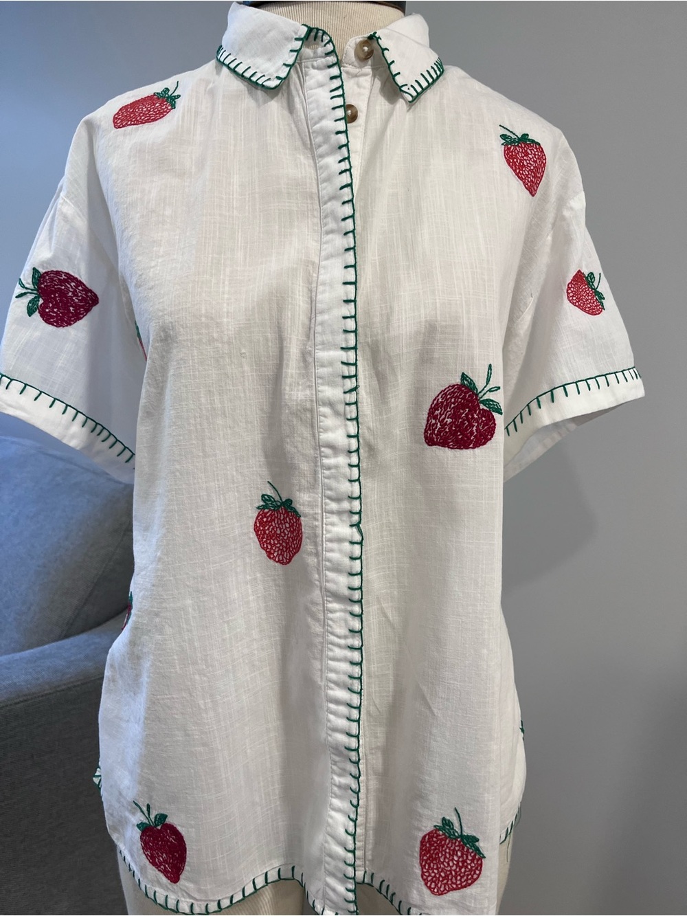 Maeve Summer Strawberry Embroidered Blouse Shirt Size Large Anthropologie - Picture 4 of 9